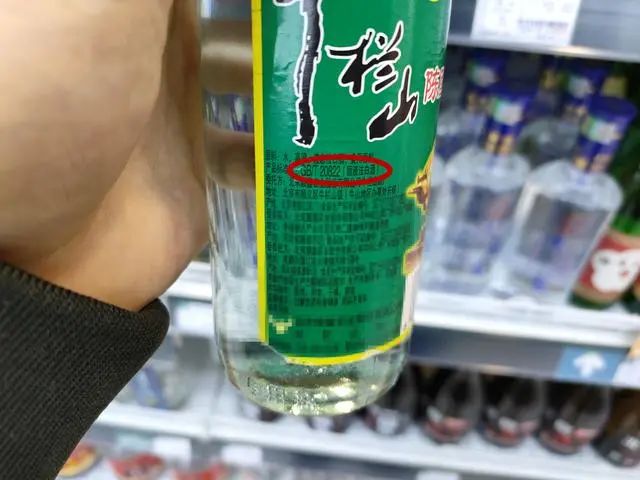 白酒怎么區分糧食酒和勾兌酒_白酒怎么區分糧食酒和勾兌酒_白酒區分糧食酒和勾兌酒