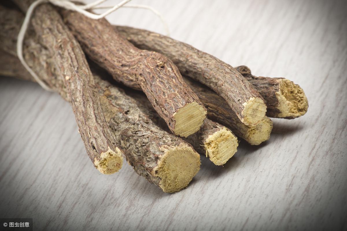 杜仲泡酒加什么藥方最好_杜仲泡酒的最佳配方是_泡酒配方杜仲最佳是什么顏色