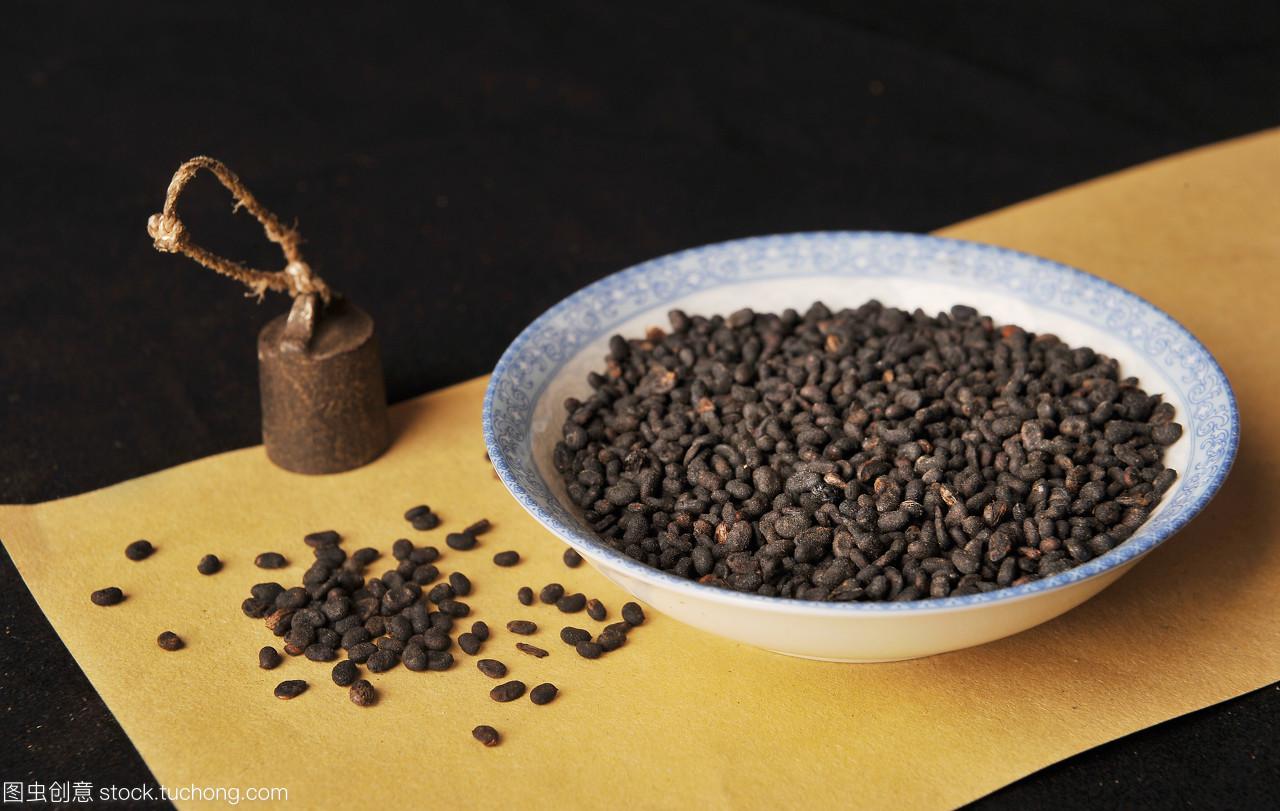 杜仲泡酒加什么藥方最好_杜仲泡酒的最佳配方是_泡酒配方杜仲最佳是什么顏色