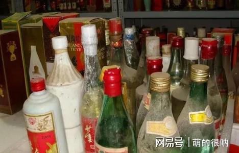 大街上“高價回收老酒”圖哪頭？農村老漢直