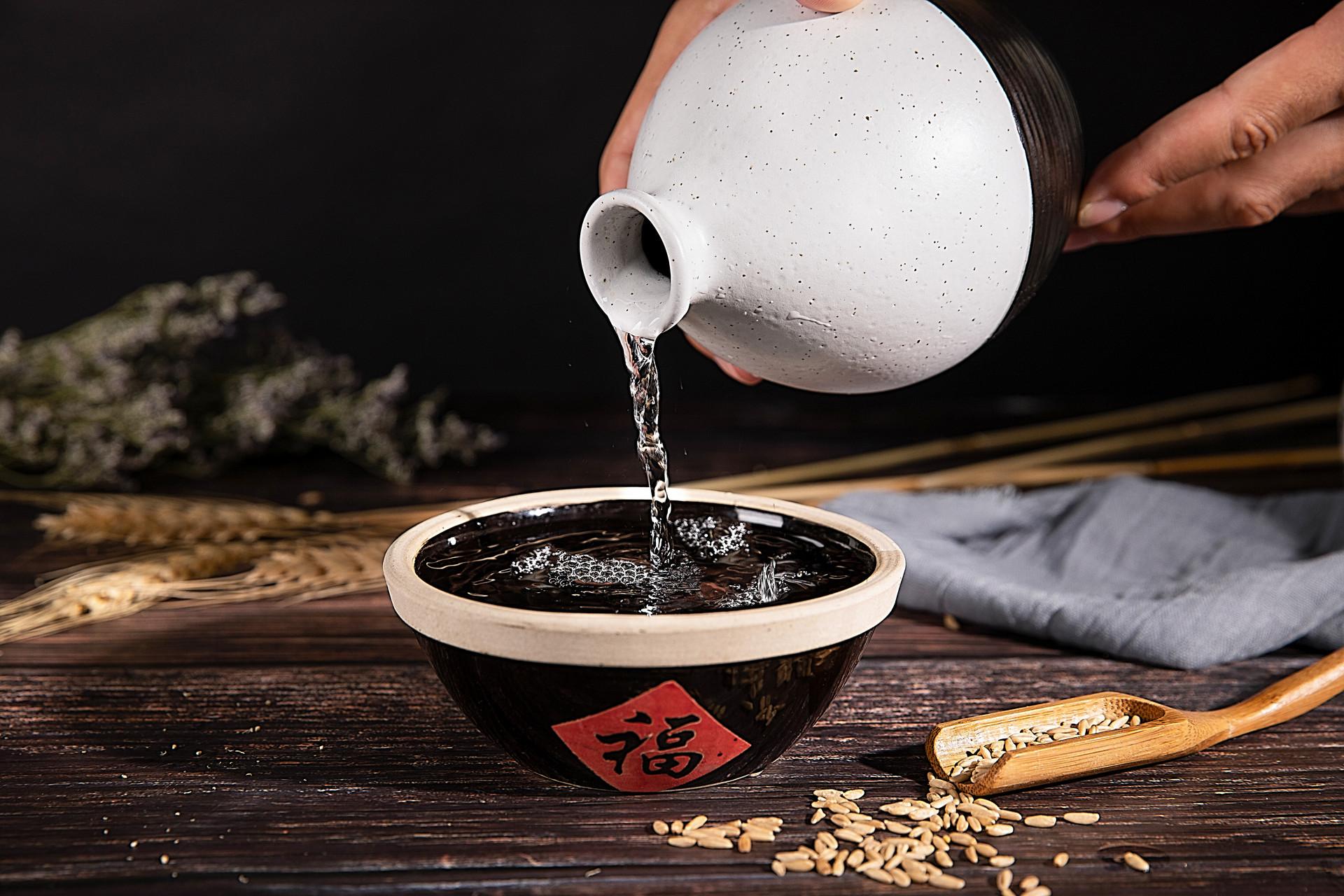 濃香型白酒和醬香型白酒的區(qū)別？看完清晰了很多，差別是這樣啊