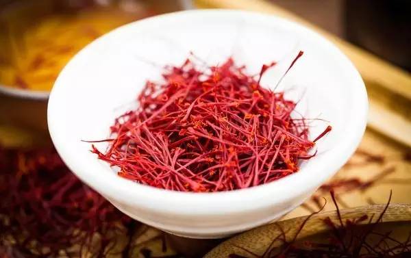 蛋酒的作用與功效_蛋酒的功效與禁忌_蛋酒的營養(yǎng)價值