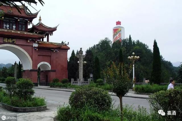 茅臺(tái)鎮(zhèn)當(dāng)?shù)厝撕仁裁淳疲棵┡_(tái)鎮(zhèn)白酒分類(lèi)