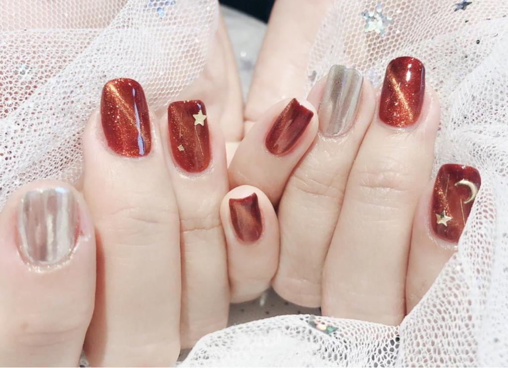 美甲酒紅色怎么調出來的_酒紅色美甲款式_美甲酒紅色